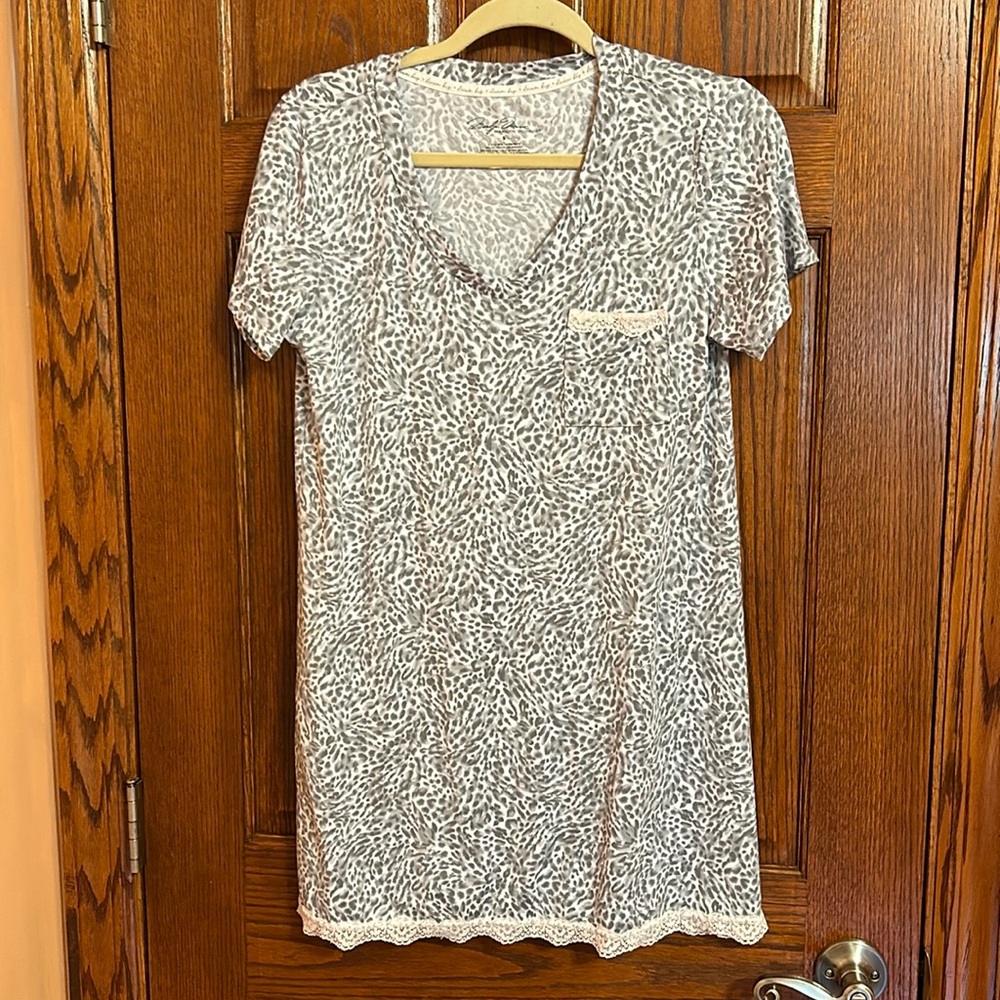 Marilyn Monroe pajama nightgown. Front pocket,lace trim. Size Small
